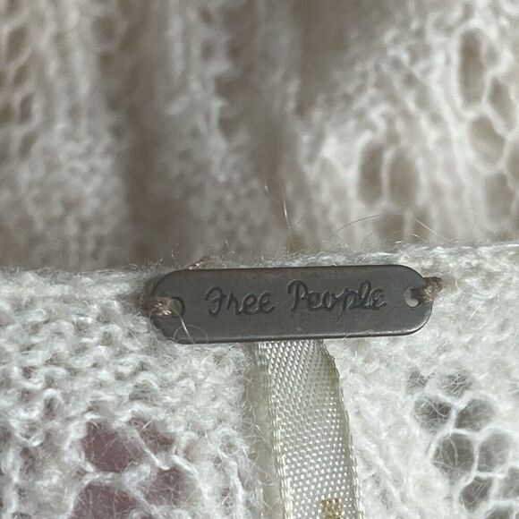 Free People Size S/P Crochet Lace Tunic Sweater Delicate Wool Angora Cream - Picture 8 of 10